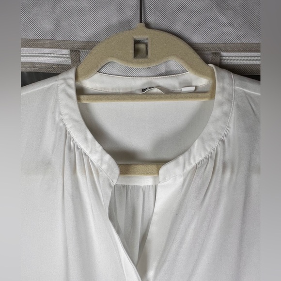 Uniqlo Classic Rayon Sleeveless Blouse excellent condition never used size S - Picture 2 of 4